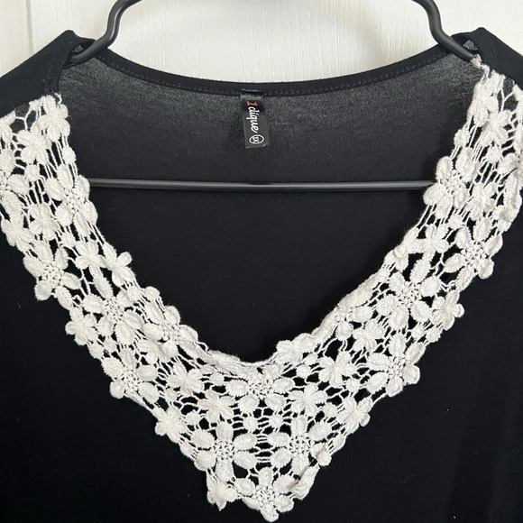 1 Clique Xl black top with white crochet lace collar. - Picture 2 of 4